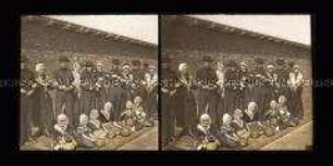 Gruppe Jungen und Mädchen in Volkstracht, Norderney