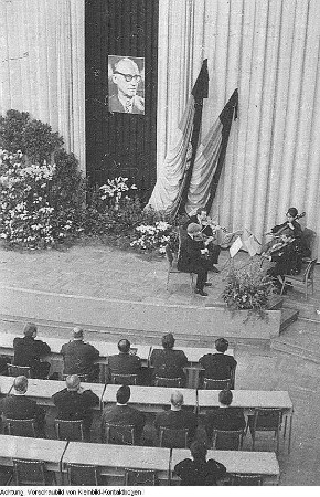 Dresden. Stadtverordnetenversammlung: Ehrende Sitzung der Stadtverordneten aus Anlass des Ablebens des langjährigen Präsidenten der Volkskammer, Johannes Dieckmann (Liberaldemokratische Partei Deutschlands LDPD), 1973?