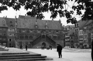 Mülhausen: Marktplatz mit Rathaus