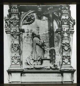 Würzburg, Epitaph des Comburger Probsts E. Neustetter im Dom