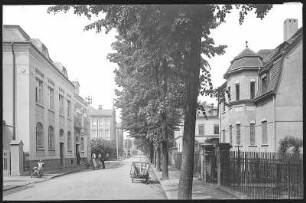 Mügeln. Lindenstraße mit Post und Schule