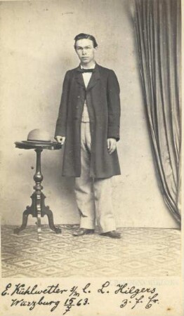 Studiofotografie eines schlanken Herren