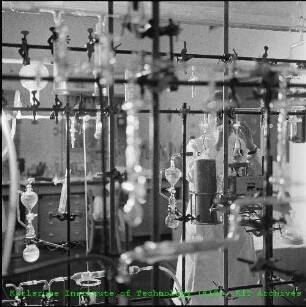 Versuchsaufbau zur Synthese von C14-markierten Verbindungen im Institut für Radiochemie (IRCh)