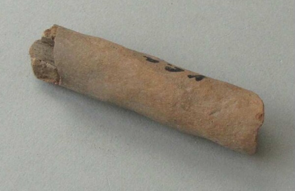 Clay pipe (fragment)