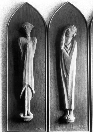 Der Wanderer & Der Begnadete : Fries der Lauschenden. Der Wanderer und der Begnadete. Terrakotta; H.89,5 cm bzw. H. 87,5 cm (1926; E. Barlach)