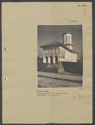 In und bei Targovistea: Rumänische Kirche mit interessanter Ornamentik und Malerei in Targovistea