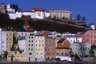 Stadt und Dom in Passau : Stadtübersicht mit Domtürmen, aufgenommen in Passau ca. 2001