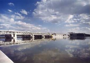 Hansjakob, Gottfried; Wien - Donau (AT); Donauinsel und Donaukraftwerk Freudenau - Donaukraftwerk Freudenau, Staustufe, Außenansicht