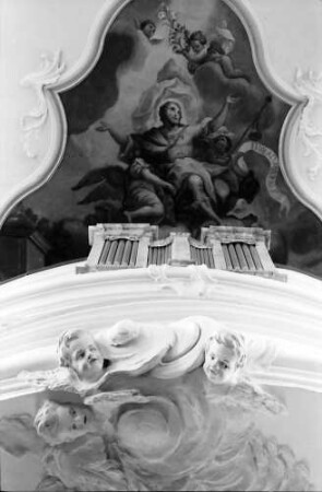 Herbolzheim: Renovierte Pfarrkirche; Putten an der Empore und Deckengemälde
