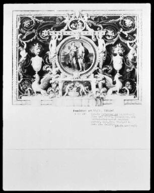 Juno und Flora. Medaillon von Groteskenornament umgeben