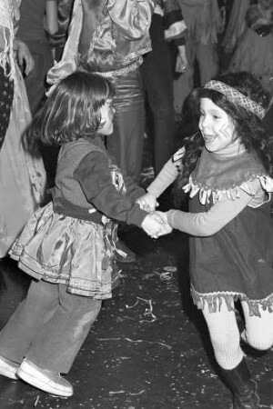 Kindermaskenball in der Schwarzwaldhalle, veranstaltet vom Festausschuss Karlsruher Fastnacht FKF