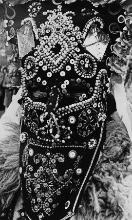 Buso-Maske, Teil der traditionellen Verkleidung beim Karnevalsumzug (Busójaras)