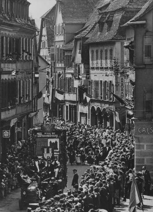 Archivfotografie "menschen_ausland_frankreich_trachten_2048"