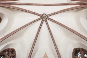 Chorgewölbe mit Wappenstein