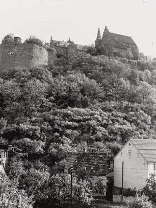 Mansfeld, Schloss Mansfeld, Vorderort mit Schlosskirche von Südwesten