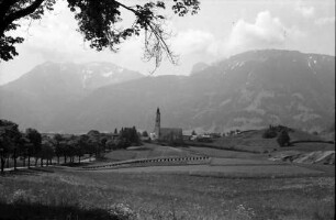 Pfronten: Blick auf Ort mit Kirche [St. Nikolaus]