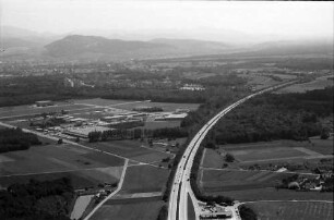 Hochdorf: Autobahn Richtung Süden, Industriegebiet