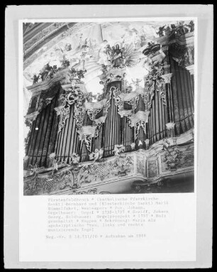Madonna mit musizierenden Engeln