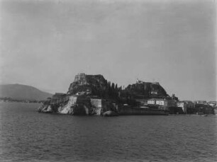 Die alte Festung von Korfu : Blick vom Meer auf die alte Festung von Korfu