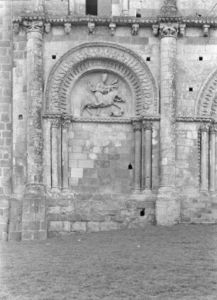 nördliche Blendarkade mit Konstantin-Relief