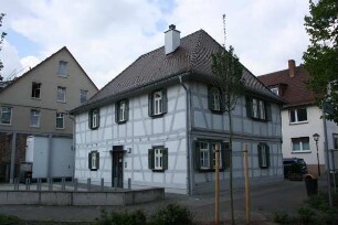 Ehem. französisches Schulhaus (Fachwerwohnhaus); Neu-Isenburg, Pfarrgasse 29