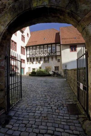 Bischofssitz und Benediktinerabtei — Burggrafenhaus und Hofapotheke