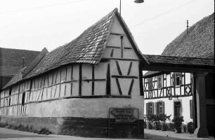 Leimersheim: Hof mit Fachwerkrundbau