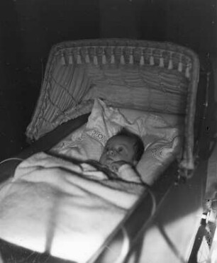 Mittelsachsen, Kind im Kinderwagen : Mittelsachsen. Kind im Kinderwagen