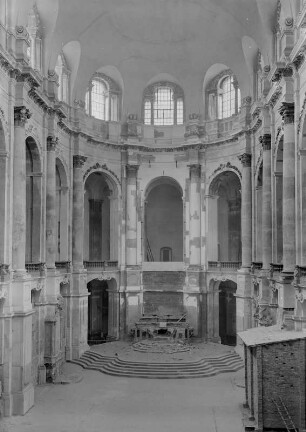 Katholische Hofkirche