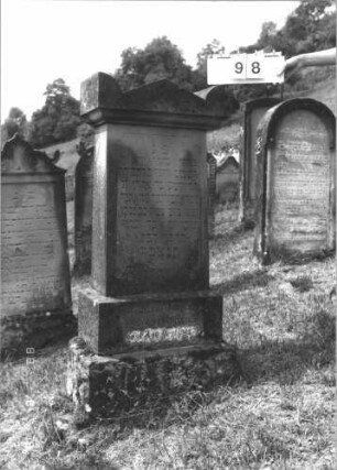 Grabstein 98
