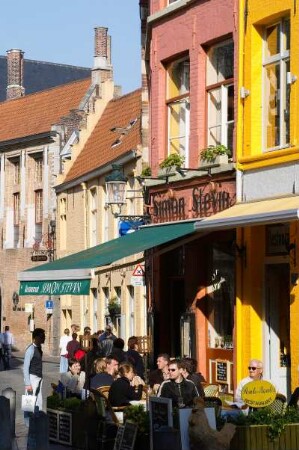 Belgien. West - Vlaanderen. Brugge. Maria Straat. Strassenszene