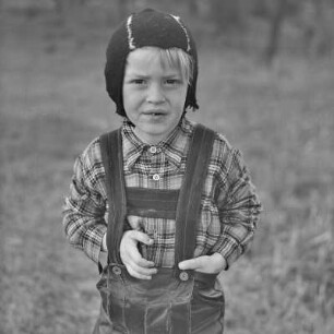 Porträt eines Jungen aus dem Spreewald. : Portret hólčeca z Błótow.