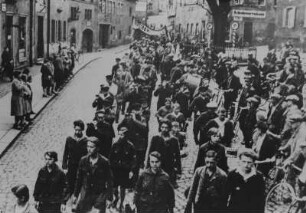 Demonstration von Mitgliedern des Kommunistischen Jugendverbandes Deutschlands (KVJD) der Ortsgruppe Bermsgrün Ostern 1931 in Schwarzenberg : Demonstration von Mitgliedern des Kommunistischen Jugendverbandes Deutschlands (KVJD) der Ortsgruppe Bermsgrün