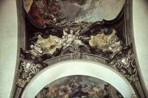 Ornamentaler Rahmen für das Deckenbild: Verehrung Mariens