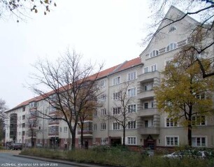 Wohnanlage & Garage; Berlin, Neukölln