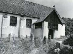 Kirche mit Friedhof auf der Ostseeinsel Hiddensee