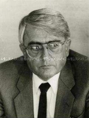 Hans-Georg Schäfer, ehemaliger Intendant des Philharmonischen Orchesters, auf einer Pressekonferenz