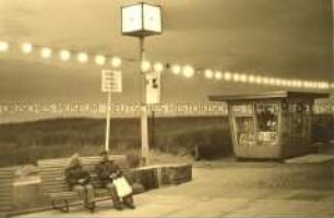 Abend auf der Seepromenade in Warnemünde