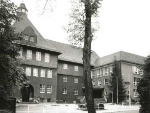 Chemnitz-Reichenbrand. Oberschule "Sepp Wenig", Lennéstraße. Straßenansicht von Norden