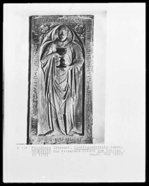 Grabstein des Priesters Eckard zum Schilde