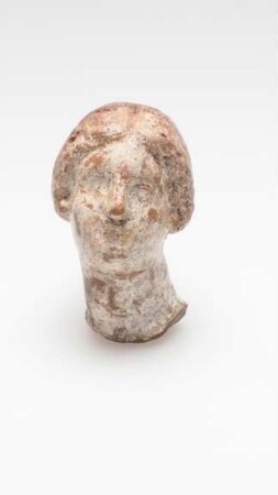 weibl. Kopf mit Knoten (Fragment einer Statuette)