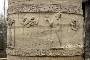 Malsäule mit Totentanzrelief — Totentanz