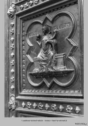 Türreliefs : Die Tugenden : Caritas