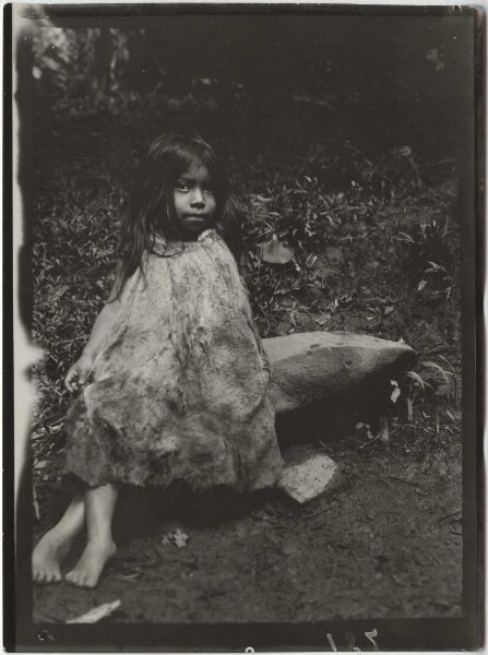 "Bogotá girl in a bark robe"