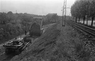 Verbreiterung des Damms der Albtalbahn südlich des Hauptbahnhofs im Zusammenhang mit der Modernisierung und technischen Umgestaltung der Albtalbahn.