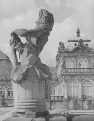 Allegorie des Herbstes : Dresden. Zwinger. Allegorie des Herbstes aus Wiederau (Kopie nach Original 1724; B. Permoser)