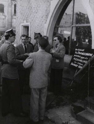 Protestmarsch der Stachelschweine. Ausweiskontrolle