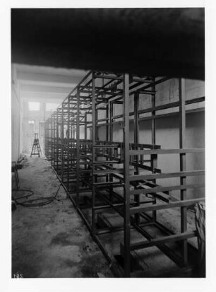 Industrie-Kraftwerk. Montage von Stahlprofilrahmen : Lauta (Niederlausitz). Industrie-Kraftwerk. Montage von Stahlprofilrahmen
