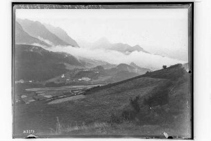 Blick auf Schuls [= Scuol] an einem trüben Tag