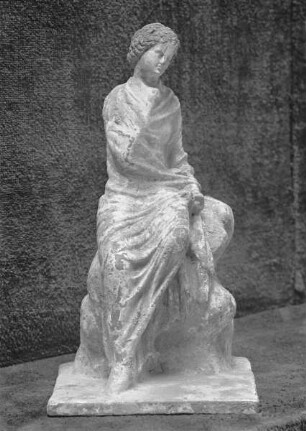 Sitzende Tanagra-Figur